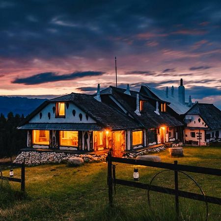 Amfiteatrul Transilvania Villa Moieciu de Jos Exterior photo